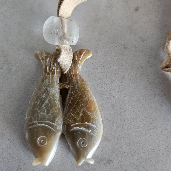 ASIAN NATURAL GREEN & BROWN JADEITE TWO-SIDED FISH PENDANT WITH CHAMOIS NECKLACE - Picture 10 of 16